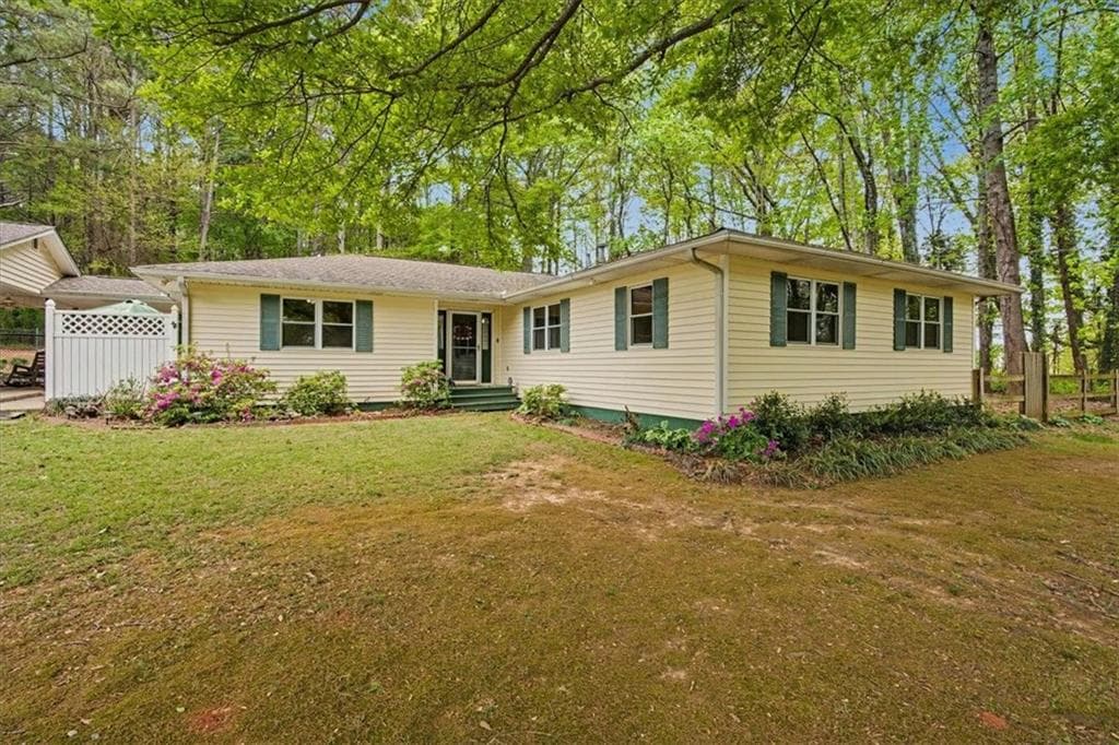 3 bedroom, 2 bathroom, 1,779 sq ft single family residence for sale at 1361 Villa Rica Road, Powder Springs, GA 30127 — photo 4