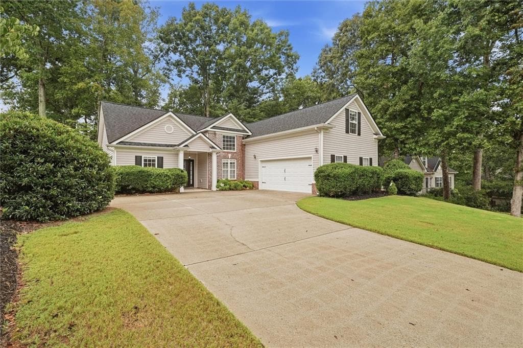 3 bedroom, 2 bathroom, 1,921 sq ft single family residence for sale at 4483 Enfield Drive, Gainesville, GA 30506 — photo 3