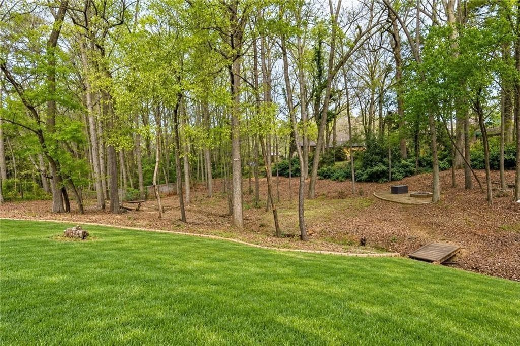 5 bedroom, 4 bathroom, 4,020 sq ft single family residence for sale at 1515 Oakmoor Place, Marietta, GA 30062 — photo 2