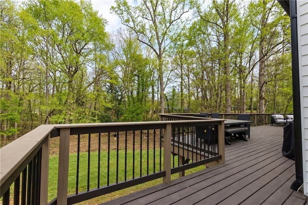 5 bedroom, 4 bathroom, 4,020 sq ft single family residence for sale at 1515 Oakmoor Place, Marietta, GA 30062 — photo 3
