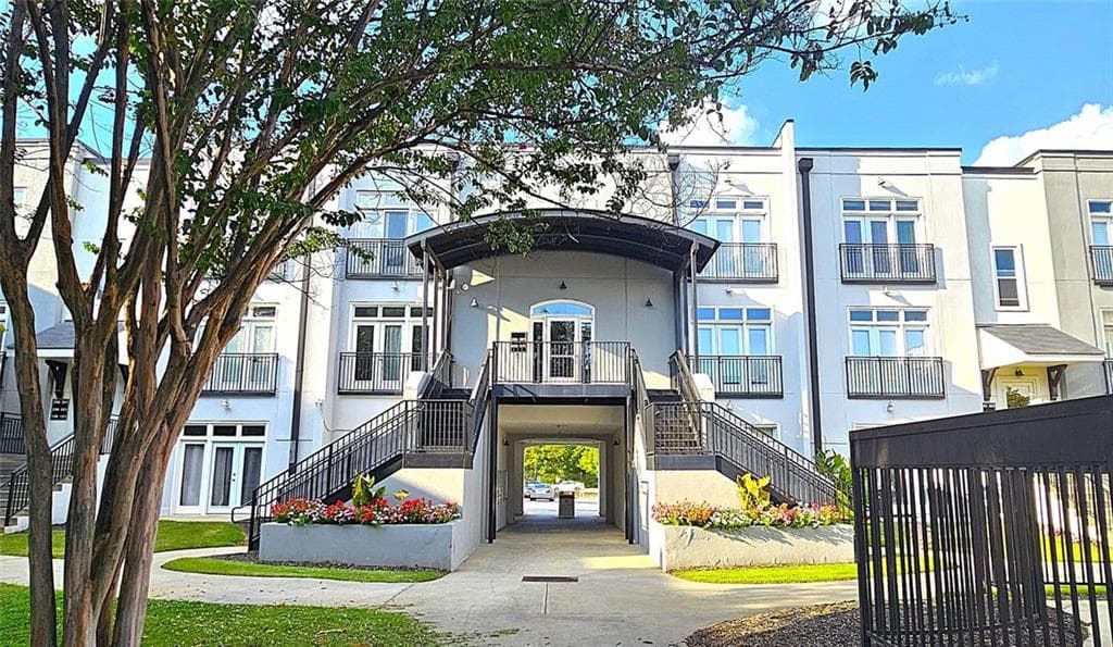 1 bedroom, 1 bathroom, 750 sq ft condominium for rent at 502 Pryor Street 301, Atlanta, GA 30312 for $1,650 a month — photo 1 of 14