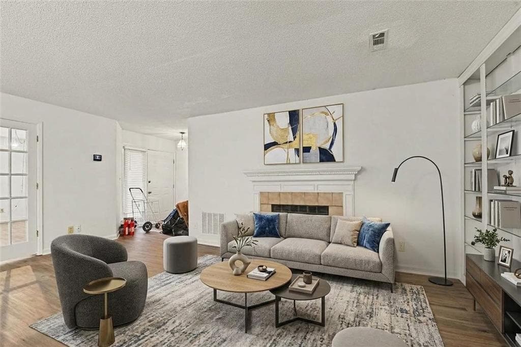 3 bedroom, 2 bathroom, 1,650 sq ft condominium for sale at 105 Garden Court, Atlanta, GA 30328 — photo 2
