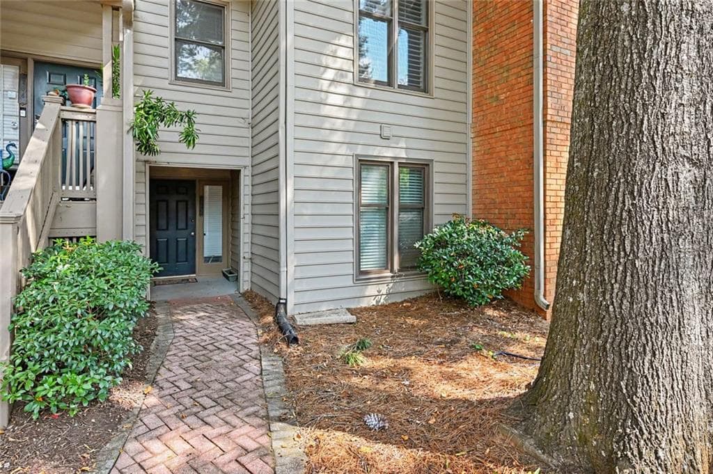 3 bedroom, 2 bathroom, 1,650 sq ft condominium for sale at 105 Garden Court, Atlanta, GA 30328 — photo 8