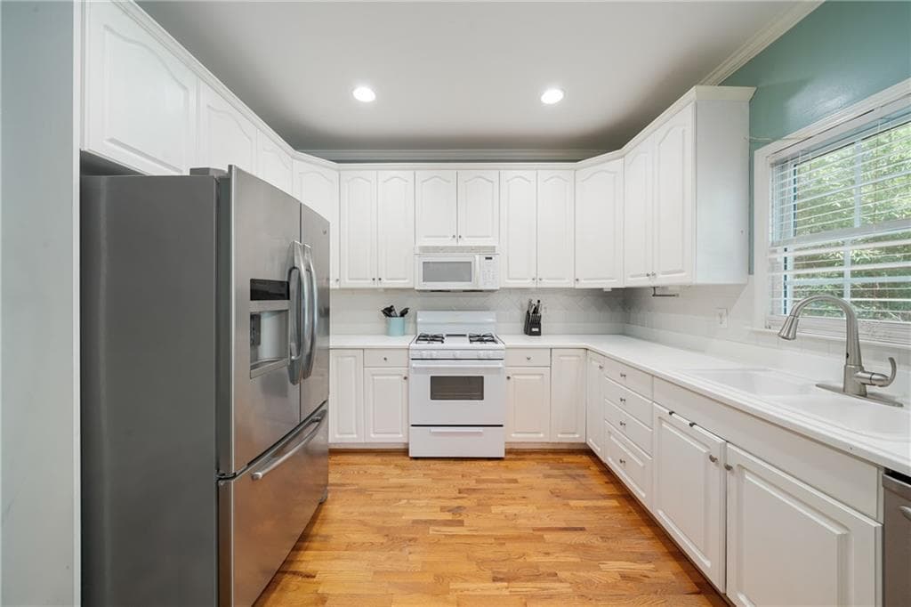 3 bedroom, 3 bathroom, 2,063 sq ft single family residence for sale at 2499 Emerald Ridge Court, Atlanta, GA 30345 — photo 8