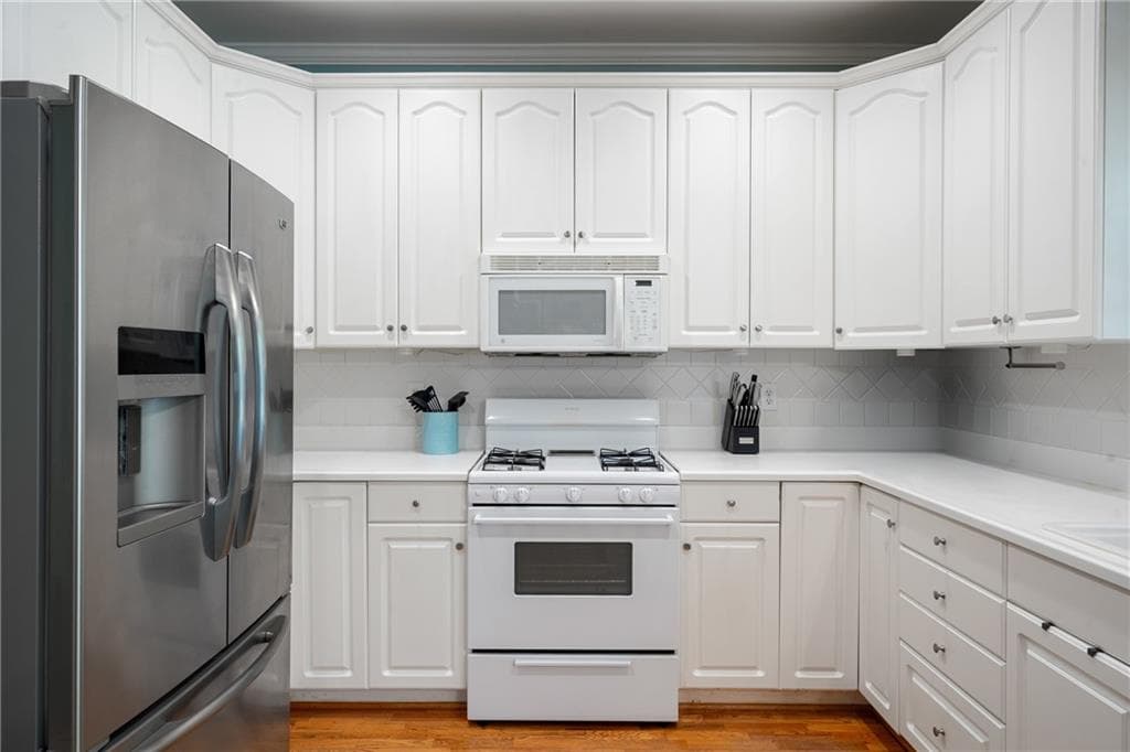 3 bedroom, 3 bathroom, 2,063 sq ft single family residence for sale at 2499 Emerald Ridge Court, Atlanta, GA 30345 — photo 9