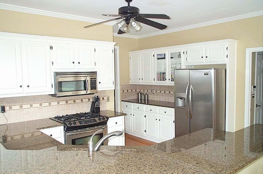 4 bedroom, 3 bathroom, 2,488 sq ft single family residence for rent at 10635 Cauley Creek Drive, Johns Creek, GA 30097 for $3,000 a month — photo 4