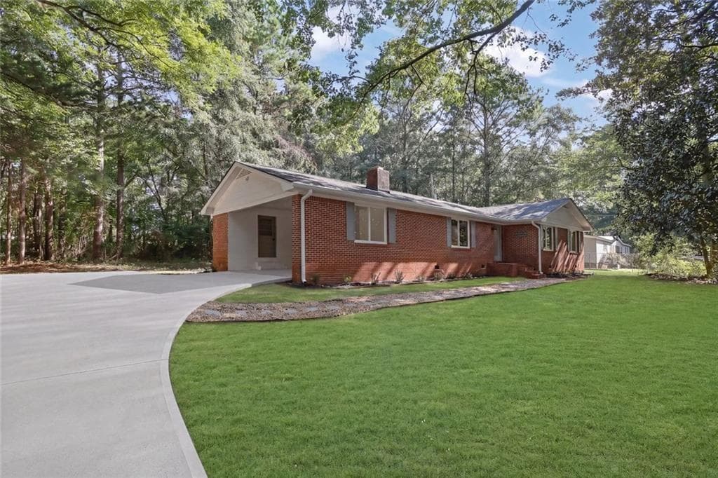 4 bedroom, 2 bathroom, 1,892 sq ft single family residence for sale at 1924 Mountain Creek Church Road, Monroe, GA 30656 — photo 3