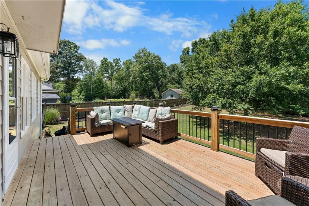 5 bedroom, 5 bathroom, 3,678 sq ft single family residence for sale at 9 Topridge Drive, Cartersville, GA 30120 — photo 2