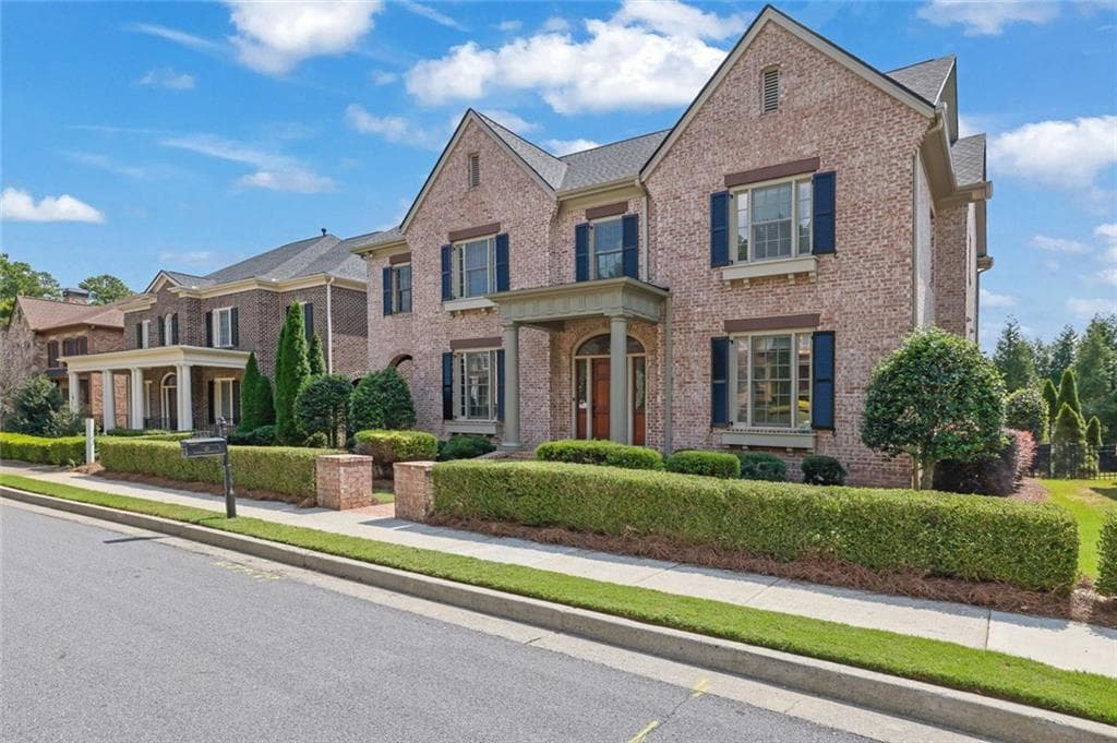 5 bedroom, 5 bathroom, 4,400 sq ft single family residence for sale at 7965 Georgetown Circle, Suwanee, GA 30024 — photo 4