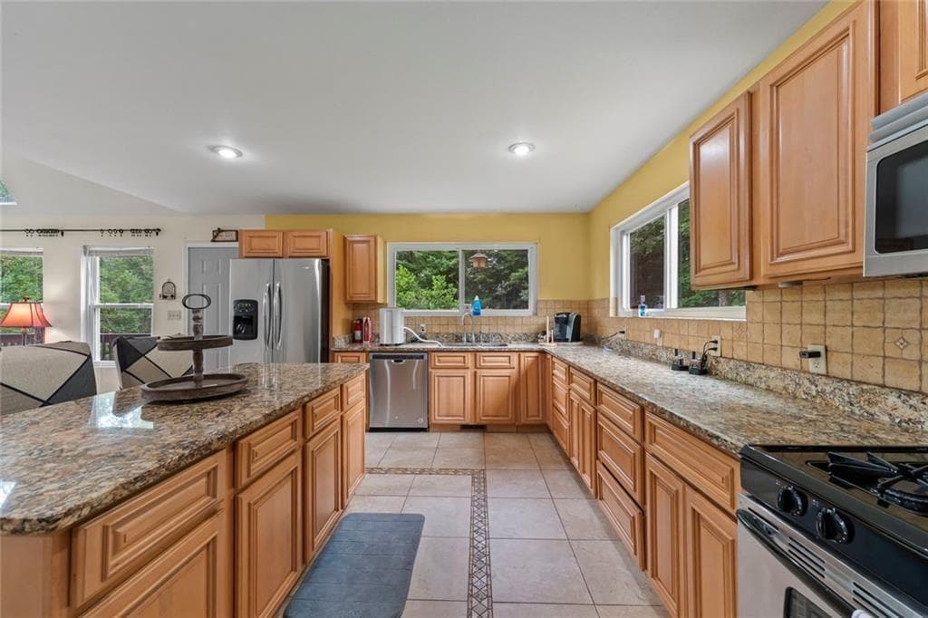 3 bedroom, 4 bathroom, 3,540 sq ft single family residence for sale at 455 Holt Road, Ellijay, GA 30536 — photo 6