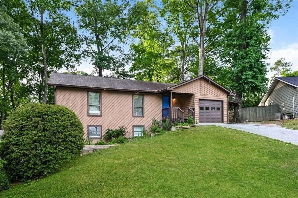 5 bedroom, 3 bathroom, 2,838 sq ft single family residence for sale at 5704 Woodvalley Trace, Norcross, GA 30071 — photo 2