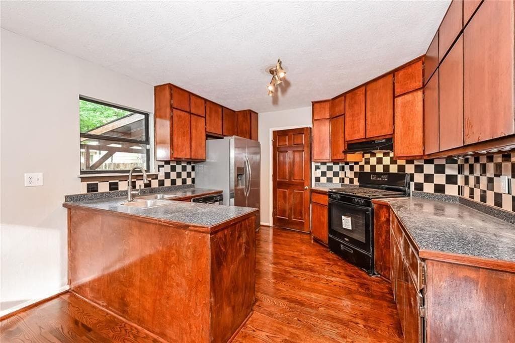 5 bedroom, 3 bathroom, 2,838 sq ft single family residence for sale at 5704 Woodvalley Trace, Norcross, GA 30071 — photo 10