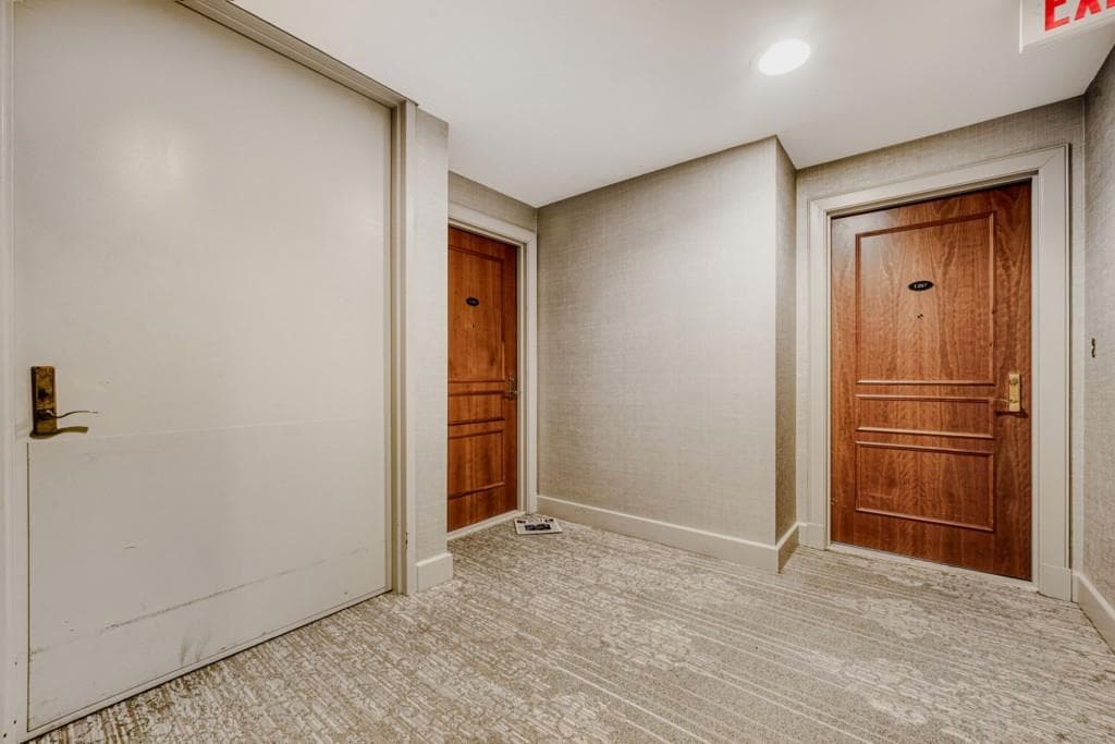 2 bedroom, 3 bathroom, 1,940 sq ft condominium for sale at 700 Park Regency Place 1207, Atlanta, GA 30326 — photo 2