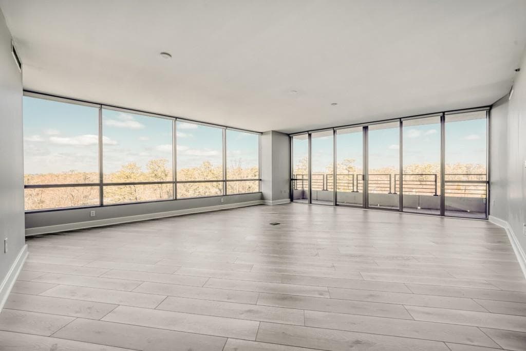 2 bedroom, 3 bathroom, 1,940 sq ft condominium for sale at 700 Park Regency Place 1207, Atlanta, GA 30326 — photo 3