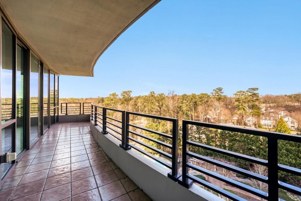 2 bedroom, 3 bathroom, 1,940 sq ft condominium for sale at 700 Park Regency Place 1207, Atlanta, GA 30326 — photo 6