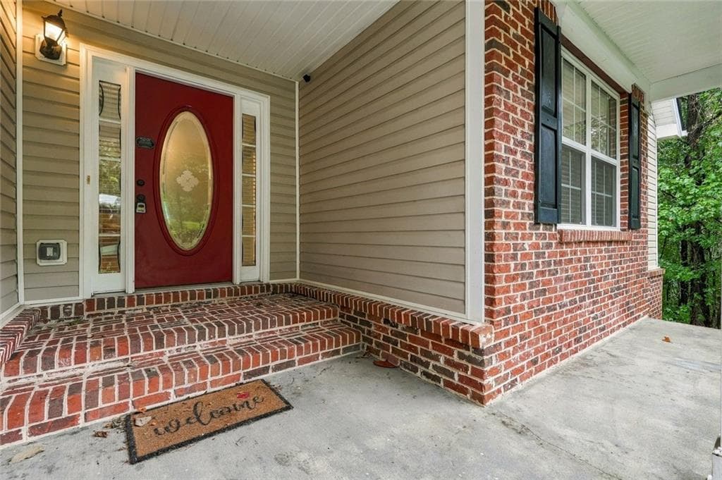 5 bedroom, 3 bathroom, 2,483 sq ft single family residence for sale at 6749 Carriage Walk Lane, Flowery Branch, GA 30542 — photo 3
