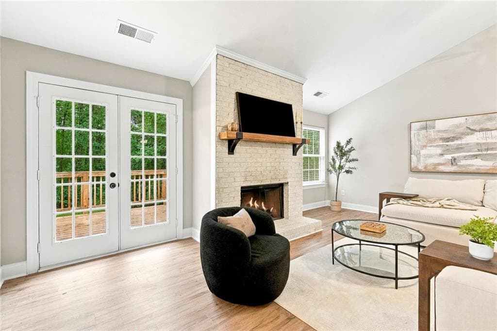 5 bedroom, 3 bathroom, 2,483 sq ft single family residence for sale at 6749 Carriage Walk Lane, Flowery Branch, GA 30542 — photo 8
