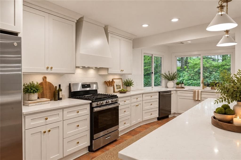4 bedroom, 3 bathroom, 2,860 sq ft single family residence for sale at 4198 Lake Rill Court, Marietta, GA 30062 — photo 2