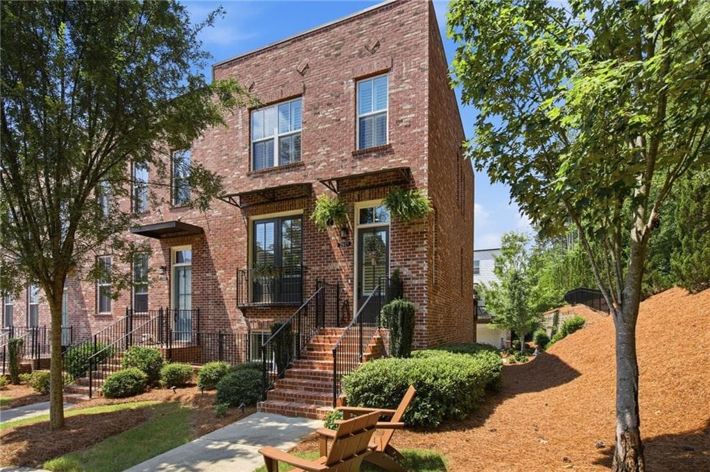 3 bedroom, 4 bathroom, 2,271 sq ft townhouse for sale at 3901 Prairie Field Crossing, Suwanee, GA 30024 — photo 2