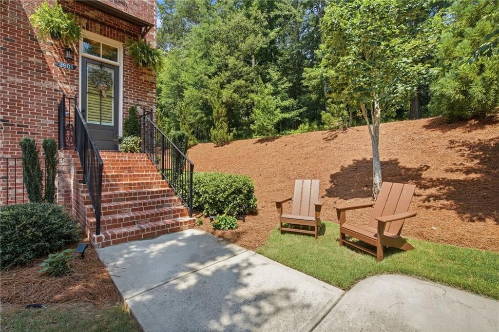 3 bedroom, 4 bathroom, 2,271 sq ft townhouse for sale at 3901 Prairie Field Crossing, Suwanee, GA 30024 — photo 3