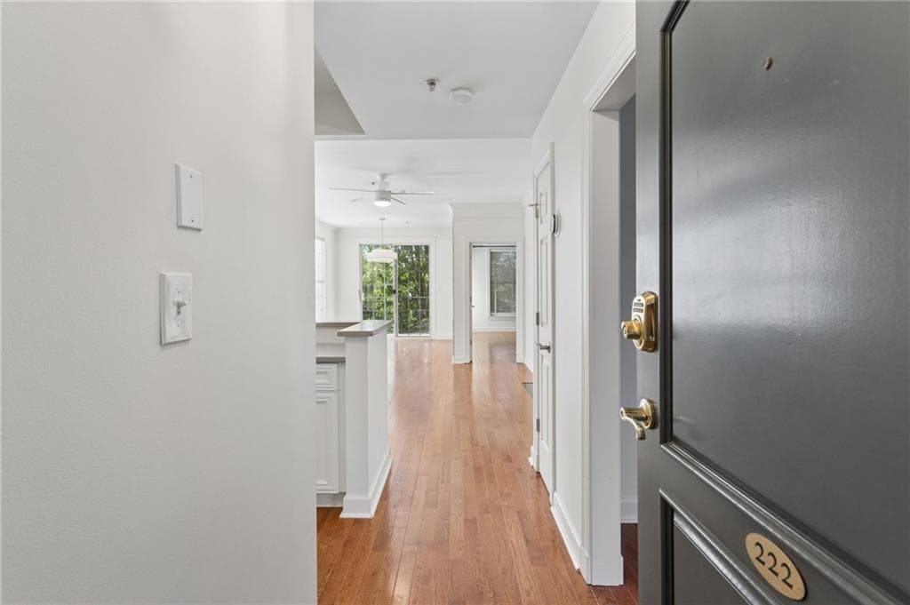 1 bedroom, 1 bathroom, 800 sq ft condominium for sale at 3101 Howell Mill Road 222, Atlanta, GA 30327 — photo 2
