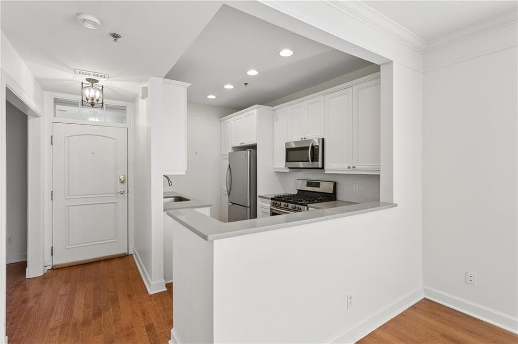 1 bedroom, 1 bathroom, 800 sq ft condominium for sale at 3101 Howell Mill Road 222, Atlanta, GA 30327 — photo 3