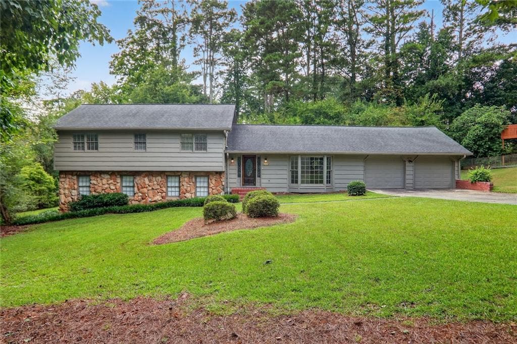 4 bedroom, 3 bathroom, 2,632 sq ft single family residence for rent at 447 Cove Drive, Marietta, GA 30067 for $3,500 a month — photo 1 of 20