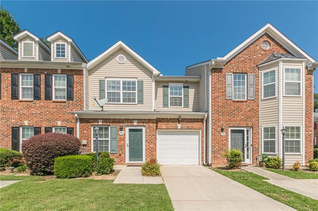 2 bedroom, 3 bathroom, 1,410 sq ft townhouse for sale at 2746 Rocky Court, Atlanta, GA 30349 — photo 3
