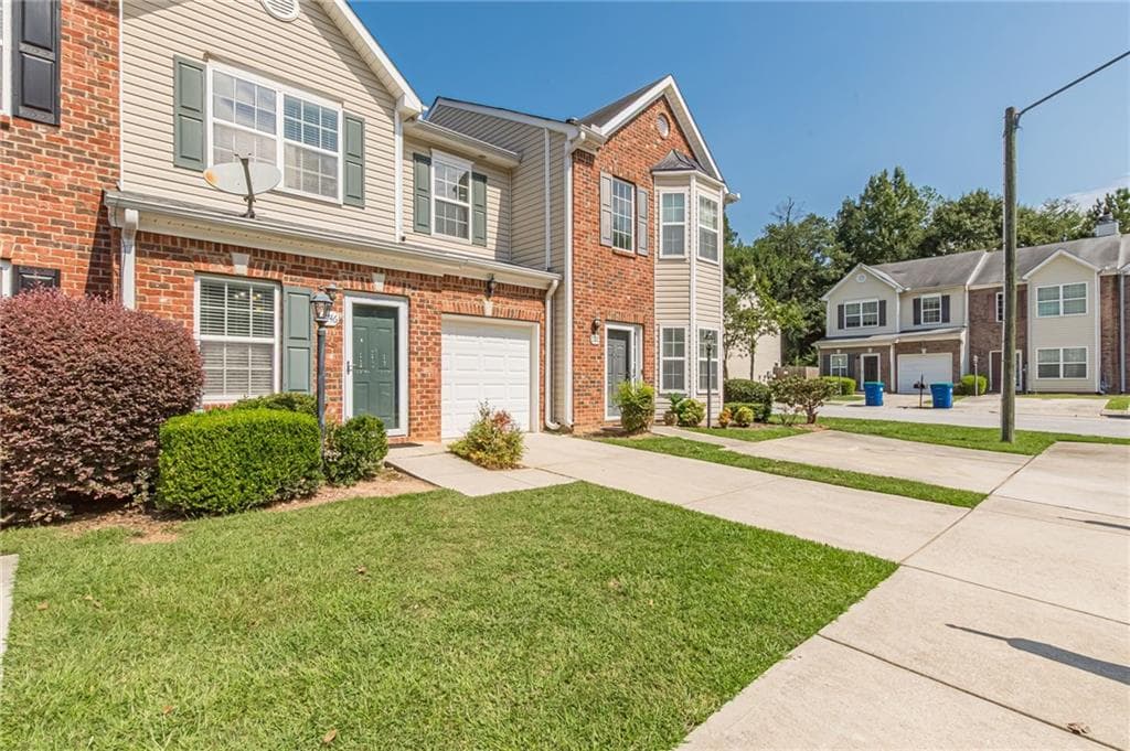 2 bedroom, 3 bathroom, 1,410 sq ft townhouse for sale at 2746 Rocky Court, Atlanta, GA 30349 — photo 4