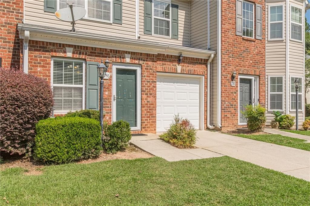 2 bedroom, 3 bathroom, 1,410 sq ft townhouse for sale at 2746 Rocky Court, Atlanta, GA 30349 — photo 5