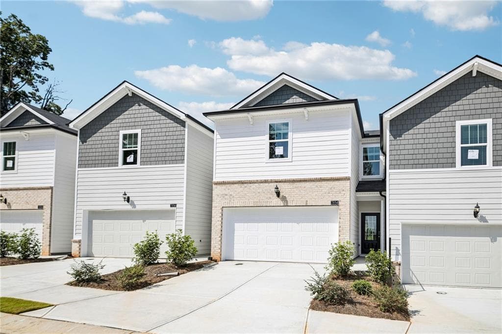 3 bedroom, 3 bathroom, 1,640 sq ft townhouse under contract at 7854 Marie Way, Fairburn, GA 30213 — photo 4