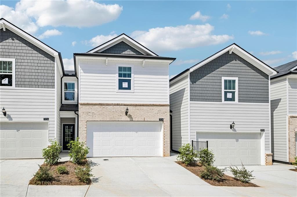 3 bedroom, 3 bathroom, 1,640 sq ft townhouse under contract at 7854 Marie Way, Fairburn, GA 30213 — photo 5