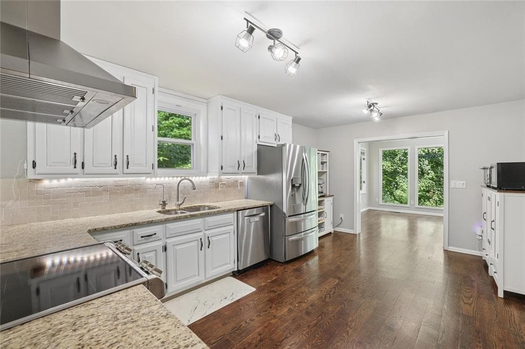 4 bedroom, 3 bathroom, 2,585 sq ft single family residence for sale at 3832 Whitney Place, Duluth, GA 30096 — photo 8