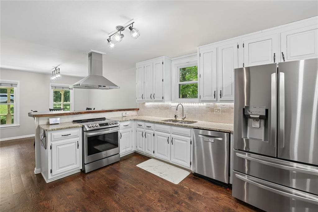 4 bedroom, 3 bathroom, 2,585 sq ft single family residence for sale at 3832 Whitney Place, Duluth, GA 30096 — photo 9