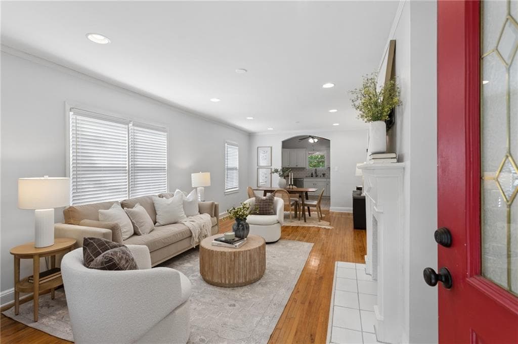 3 bedroom, 2 bathroom, 1,344 sq ft single family residence for sale at 224 Murray Hill Avenue, Atlanta, GA 30317 — photo 3