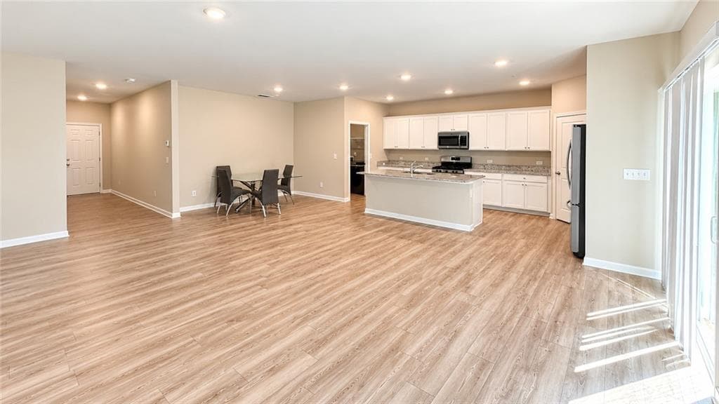 5 bedroom, 3 bathroom, 2,178 sq ft single family residence for sale at 739 Gelderland Drive, Hampton, GA 30228 — photo 6
