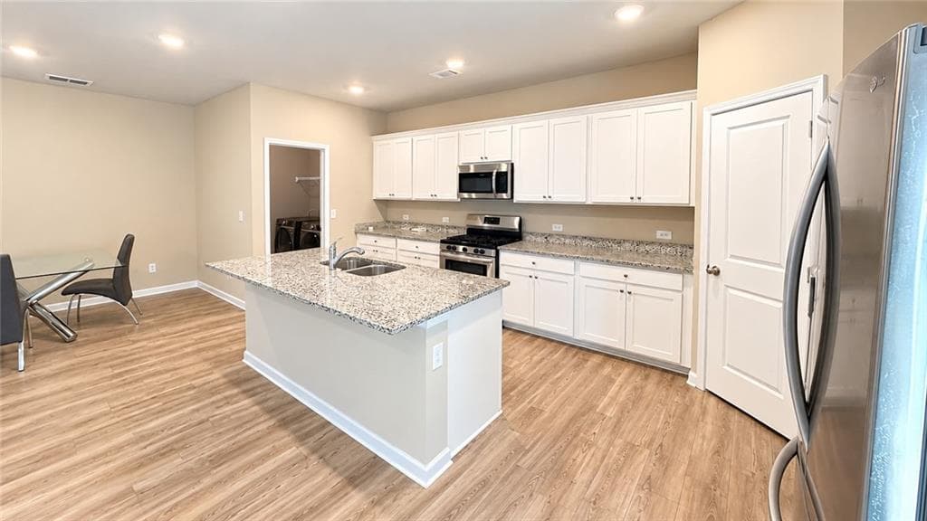 5 bedroom, 3 bathroom, 2,178 sq ft single family residence for sale at 739 Gelderland Drive, Hampton, GA 30228 — photo 7