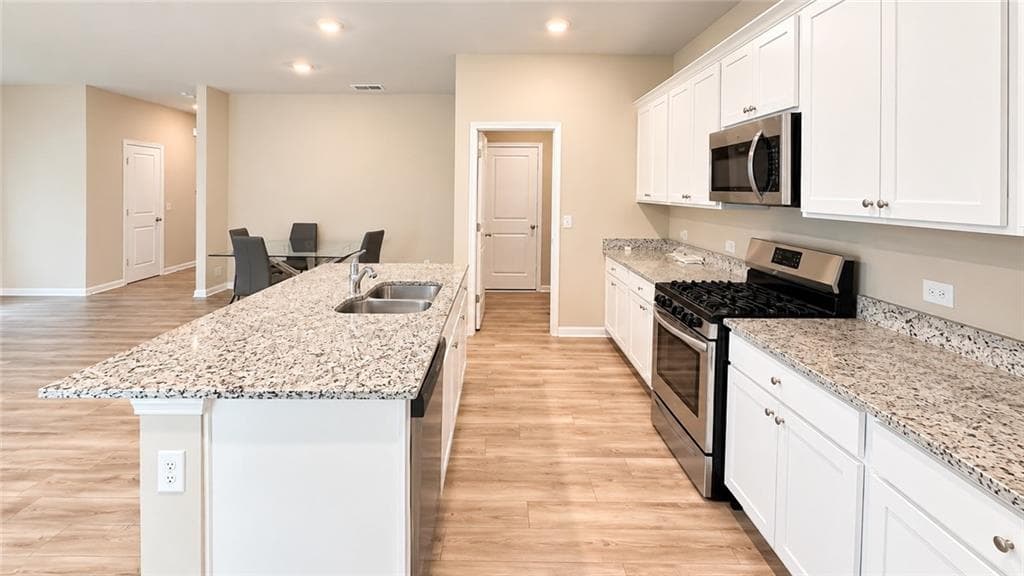 5 bedroom, 3 bathroom, 2,178 sq ft single family residence for sale at 739 Gelderland Drive, Hampton, GA 30228 — photo 9