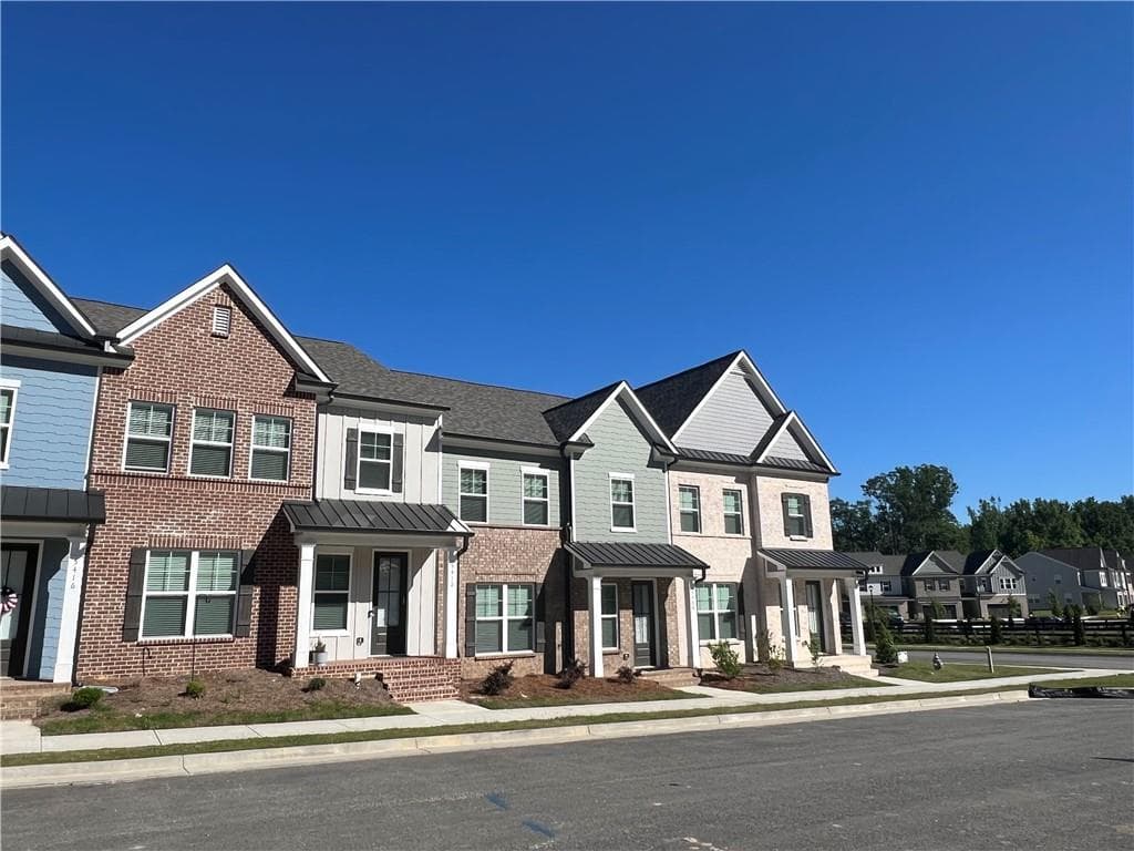 3 bedroom, 3 bathroom, 2,100 sq ft townhouse for rent at 5412 Maple Grove Lane 72, Flowery Branch, GA 30542 for $2,100 a month — photo 2