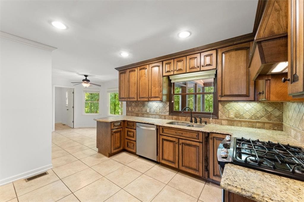5 bedroom, 4 bathroom, 3,765 sq ft single family residence for sale at 3201 Country Club Court, Kennesaw, GA 30144 — photo 7