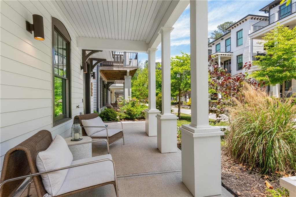 4 bedroom, 4 bathroom, 2,372 sq ft single family residence for sale at 300 Villa Magnolia Lane, Alpharetta, GA 30009 — photo 3