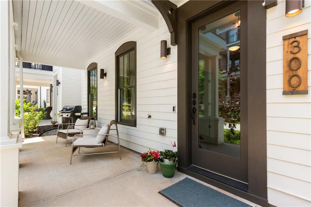 4 bedroom, 4 bathroom, 2,372 sq ft single family residence for sale at 300 Villa Magnolia Lane, Alpharetta, GA 30009 — photo 4