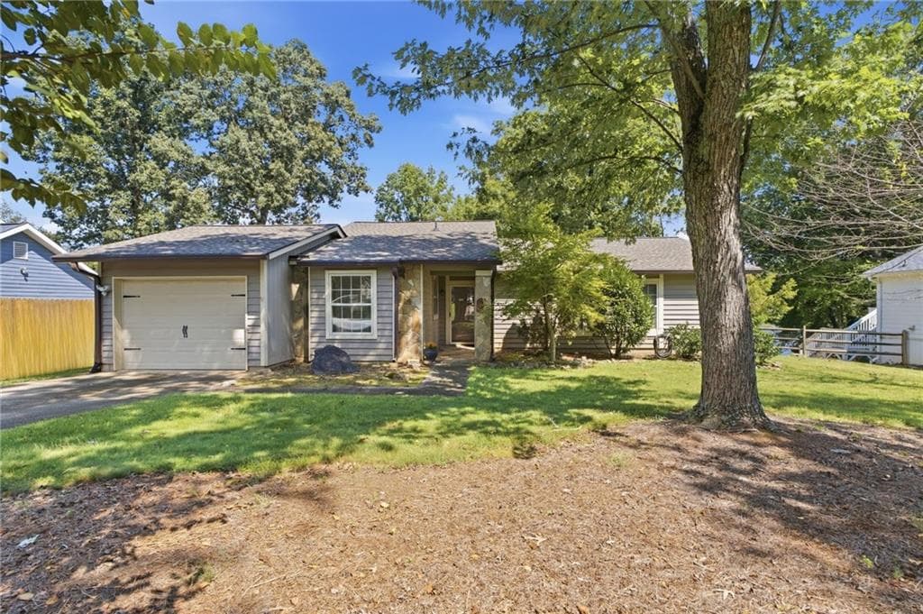 3 bedroom, 2 bathroom, 1,521 sq ft single family residence for sale at 2835 Landington Way, Duluth, GA 30096 — photo 3