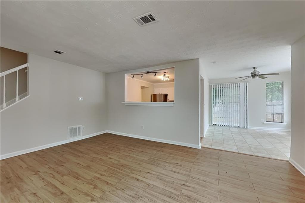 2 bedroom, 3 bathroom, 1,276 sq ft single family residence for sale at 804 Heritage Oaks Drive, Stone Mountain, GA 30088 — photo 4