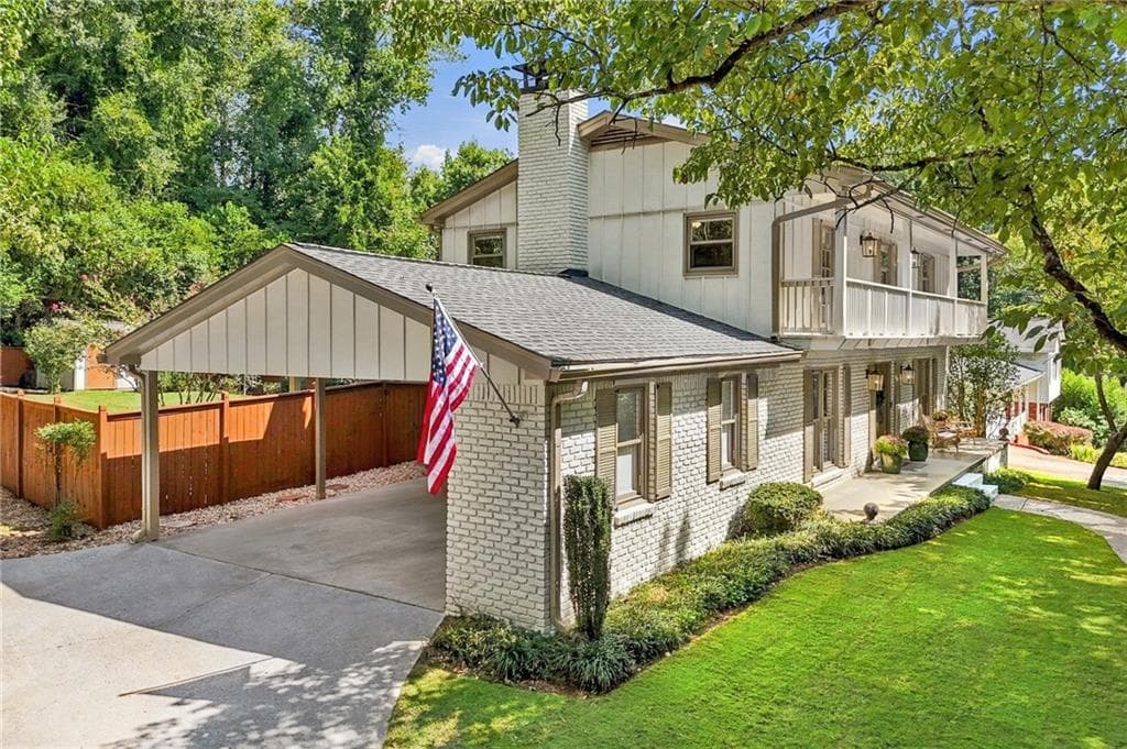 3 bedroom, 3 bathroom, 2,050 sq ft single family residence for sale at 9875 La View Circle, Roswell, GA 30075 — photo 2