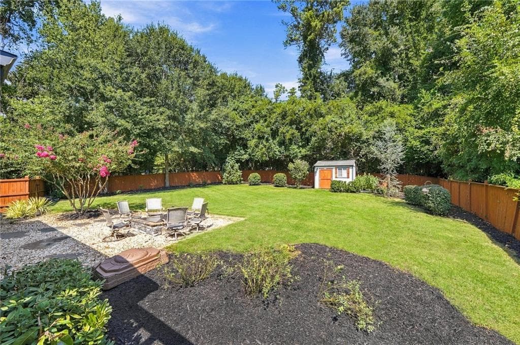 3 bedroom, 3 bathroom, 2,050 sq ft single family residence for sale at 9875 La View Circle, Roswell, GA 30075 — photo 6