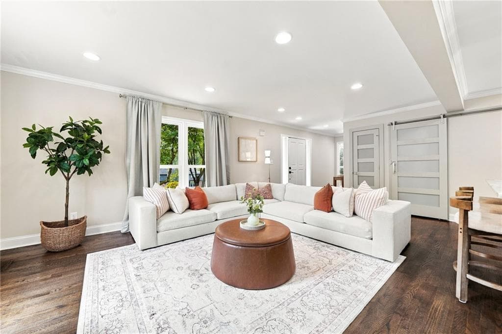 3 bedroom, 3 bathroom, 2,050 sq ft single family residence for sale at 9875 La View Circle, Roswell, GA 30075 — photo 9