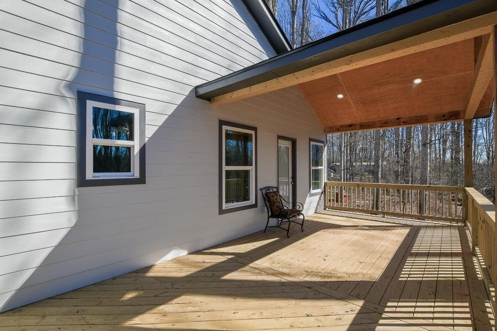 2 bedroom, 2 bathroom, 1,800 sq ft single family residence for sale at 1020 Riverbend Road, Commerce, GA 30530 — photo 4