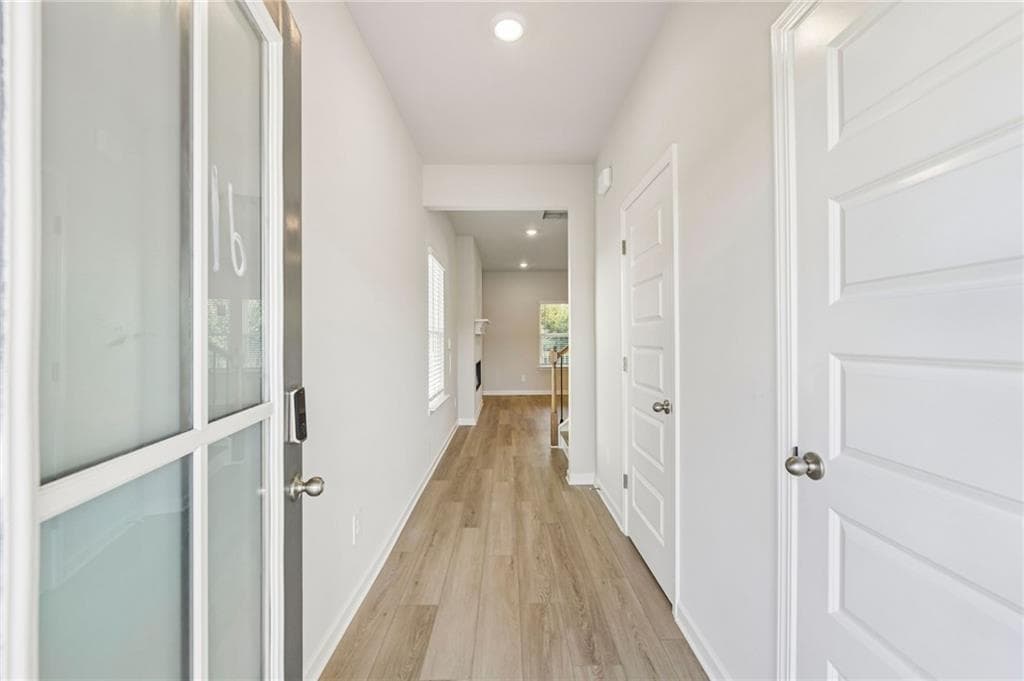 4 bedroom, 4 bathroom, 2,199 sq ft single family residence for sale at 5545 Ernst Lane, Cumming, GA 30041 — photo 7