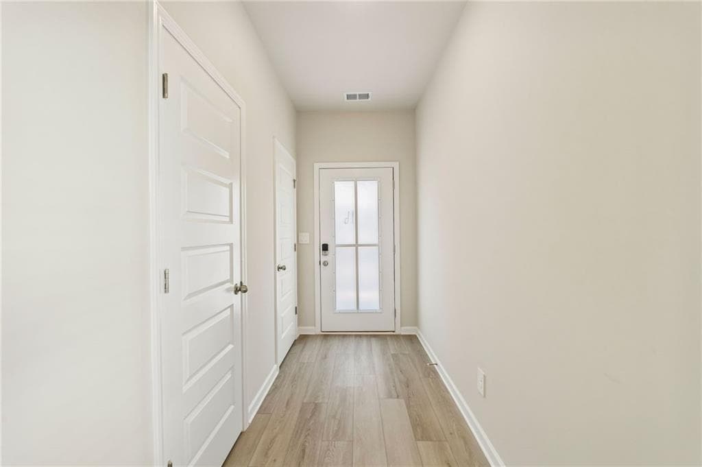 4 bedroom, 4 bathroom, 2,199 sq ft single family residence for sale at 5545 Ernst Lane, Cumming, GA 30041 — photo 8